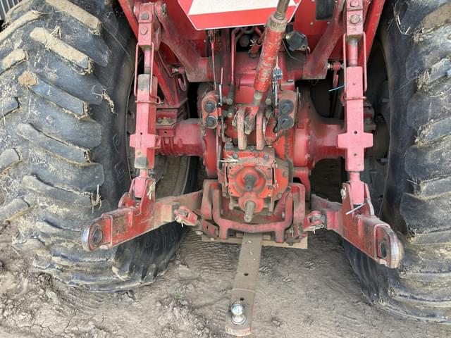 Image of International Harvester 1066 equipment image 4
