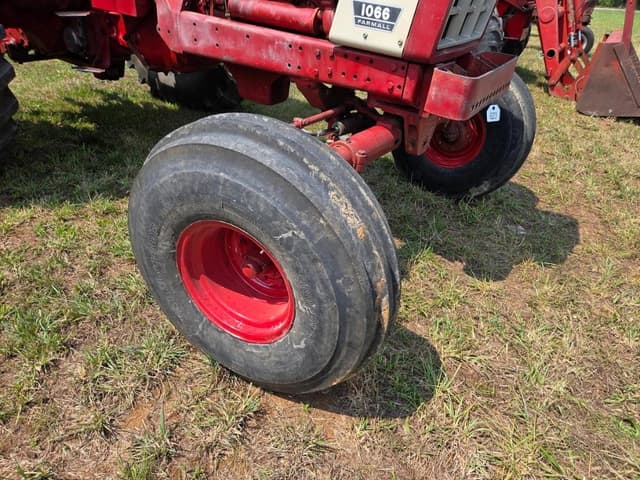 Image of International Harvester 1066 equipment image 3
