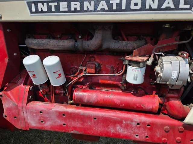 Image of International Harvester 1066 equipment image 4