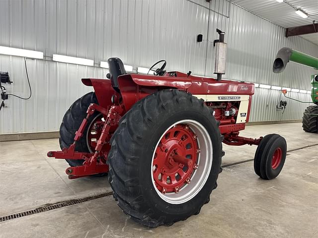 Image of International Harvester 1466 equipment image 2