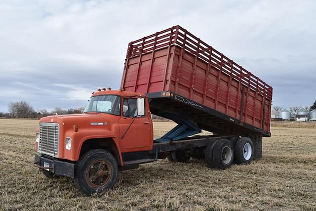 Image of International Loadstar 1800 equipment image 2