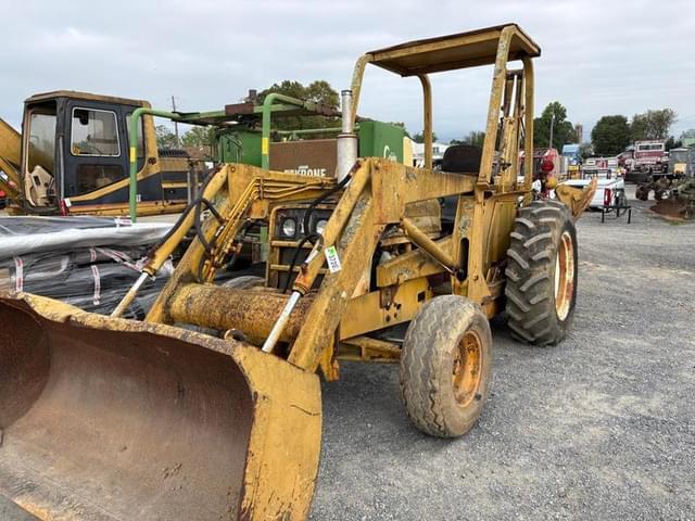 Image of International Harvester 2400B equipment image 2