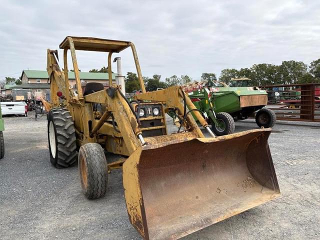 Image of International Harvester 2400B equipment image 4
