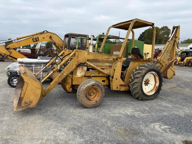 Image of International Harvester 2400B equipment image 1