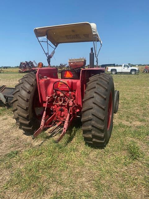 Image of International Harvester 574 equipment image 2