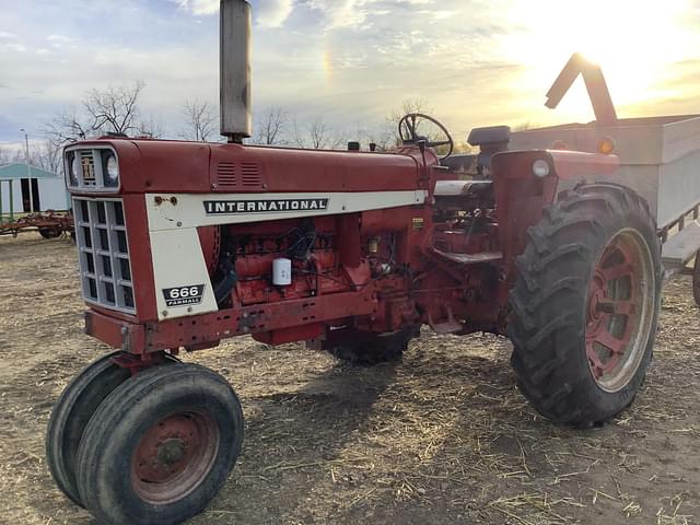 Image of International Harvester 666 equipment image 2