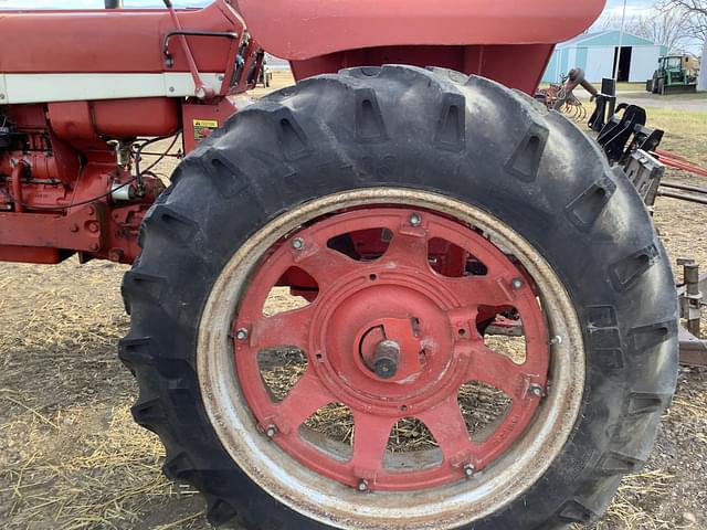 Image of International Harvester 666 equipment image 3