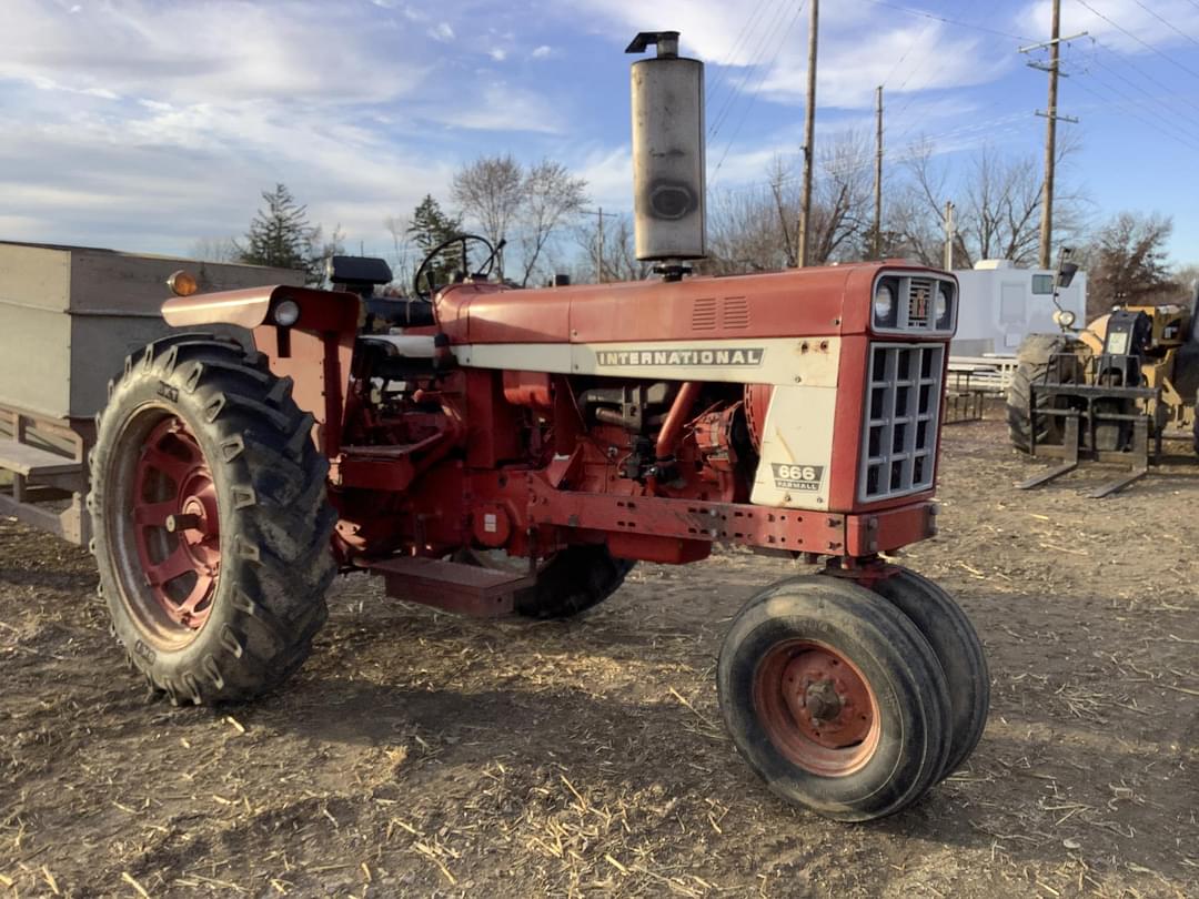 Image of International Harvester 666 Primary image