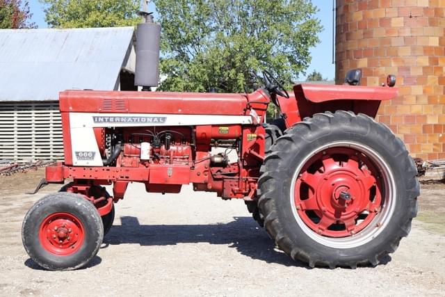 Image of International Harvester 666 equipment image 1