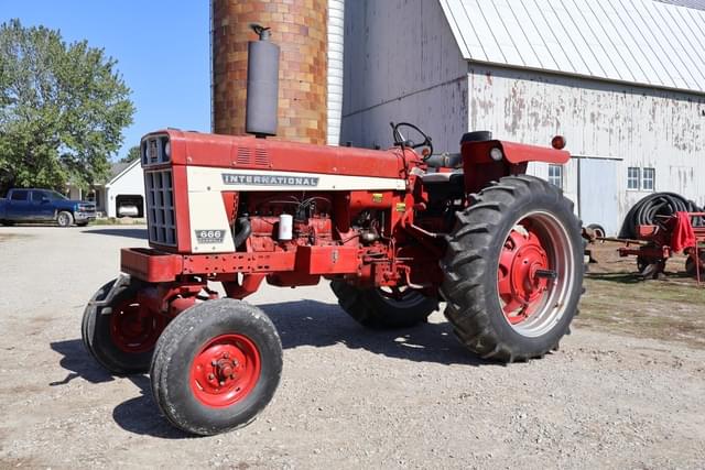 Image of International Harvester 666 equipment image 2