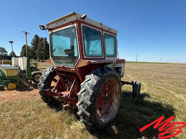 Image of International Harvester 666 equipment image 2