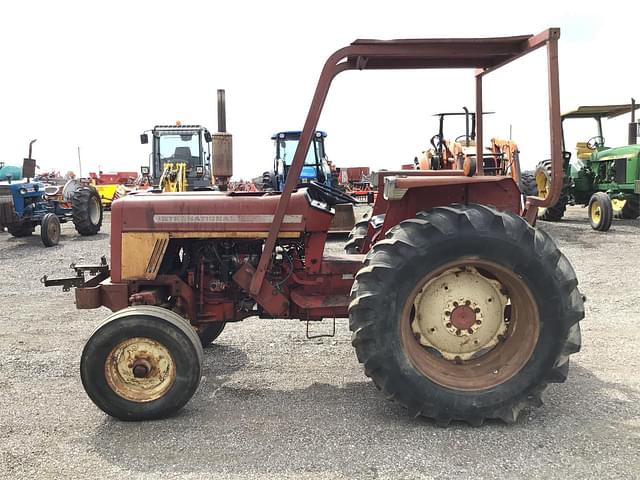 Image of International Harvester 674 equipment image 3