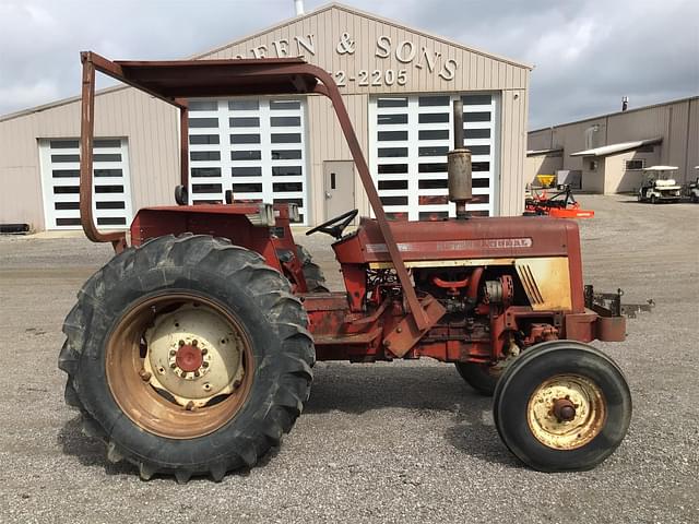 Image of International Harvester 674 equipment image 2