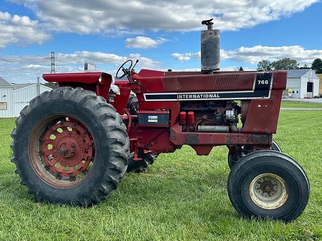 Image of International Harvester 766 equipment image 2