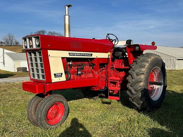 Image of International Harvester 766 equipment image 2