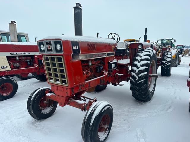Image of International Harvester 966 equipment image 2