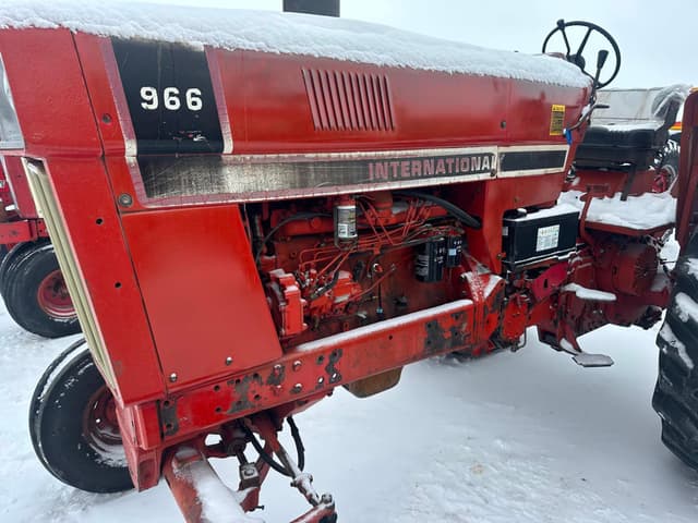 Image of International Harvester 966 equipment image 3