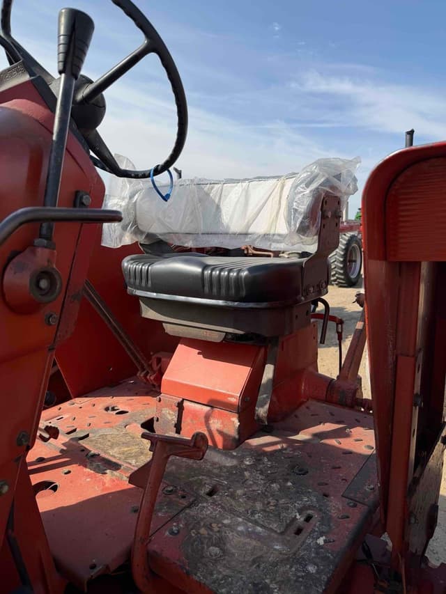 Image of International Harvester 966 equipment image 4