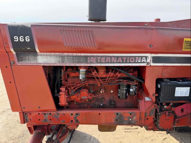 Image of International Harvester 966 equipment image 3