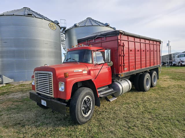 Image of International F1800 equipment image 1