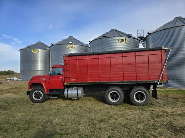 Image of International F1800 equipment image 2