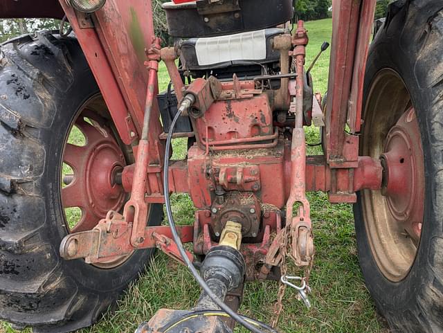 Image of Farmall Hydro 70 equipment image 4