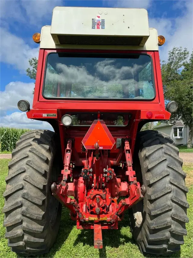 Image of International Harvester 1066 equipment image 4
