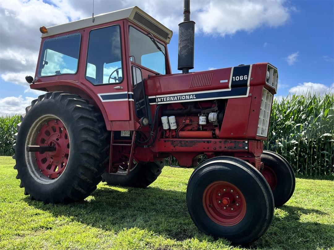 Image of International Harvester 1066 Primary image