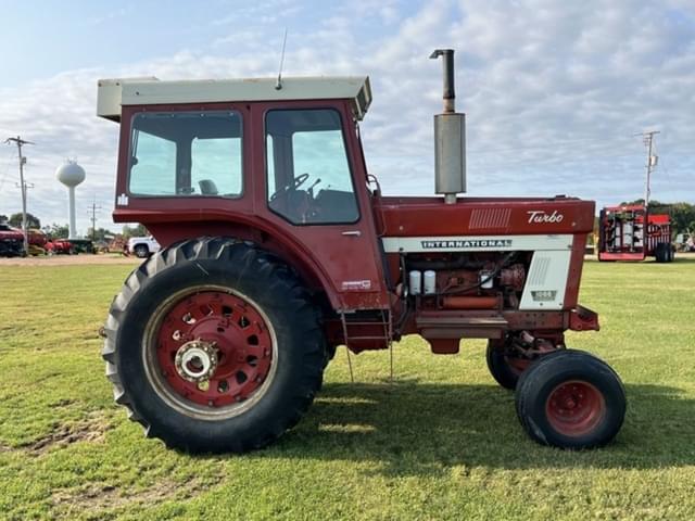 Image of International Harvester 1066 equipment image 3
