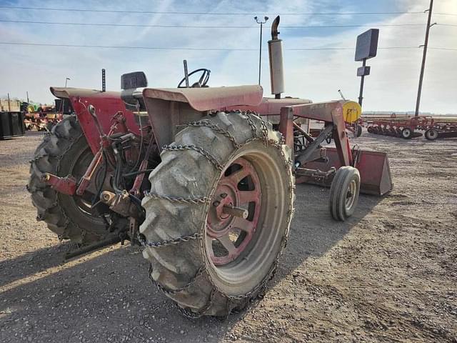 Image of International Harvester 666 equipment image 2