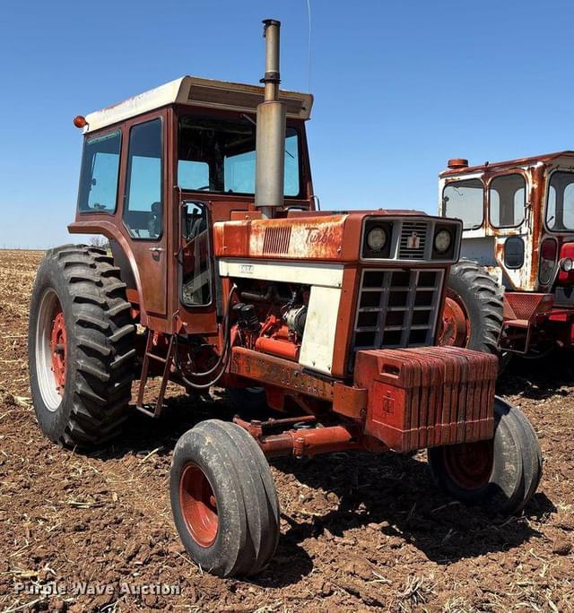 Image of International Harvester 1066 equipment image 2