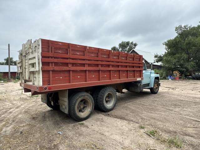 Image of International Loadstar 1600 equipment image 4