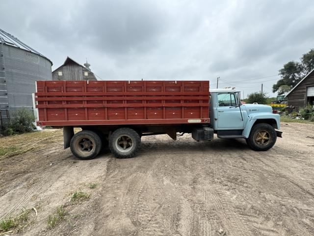 Image of International Loadstar 1600 equipment image 3