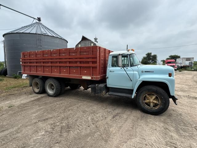 Image of International Loadstar 1600 equipment image 1