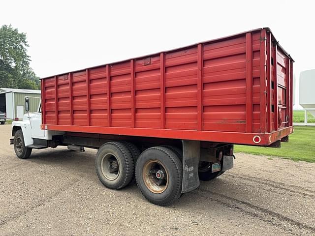 Image of International Loadstar 1700 equipment image 2