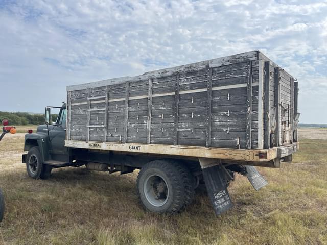 Image of International Loadstar 1700 equipment image 3