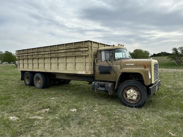 Image of International Loadstar 1800 equipment image 1