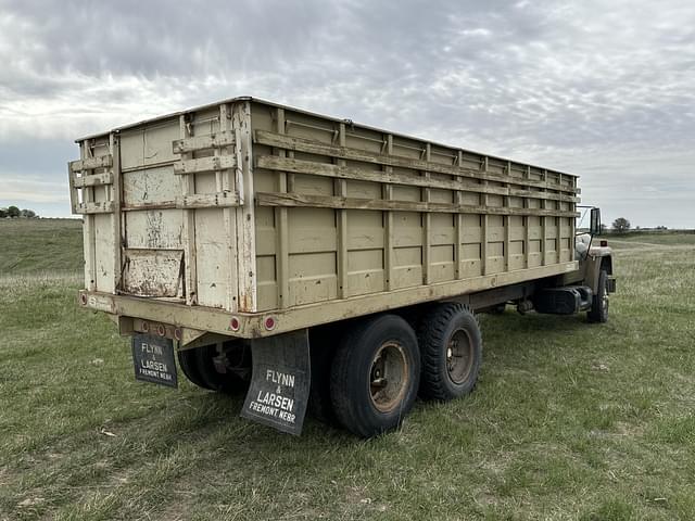 Image of International Loadstar 1800 equipment image 4