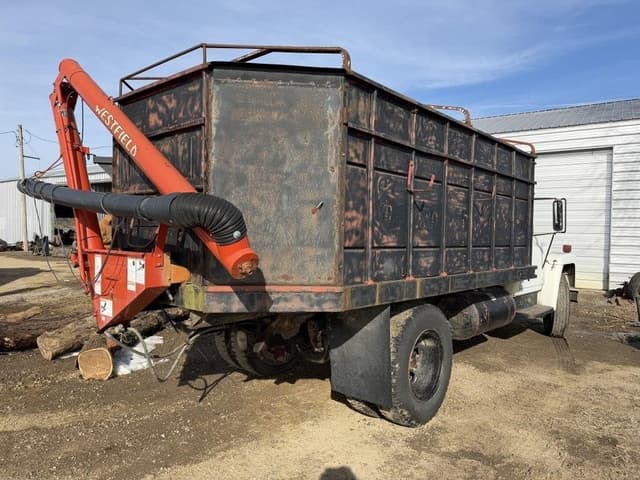 Image of International Loadstar 1600 equipment image 4