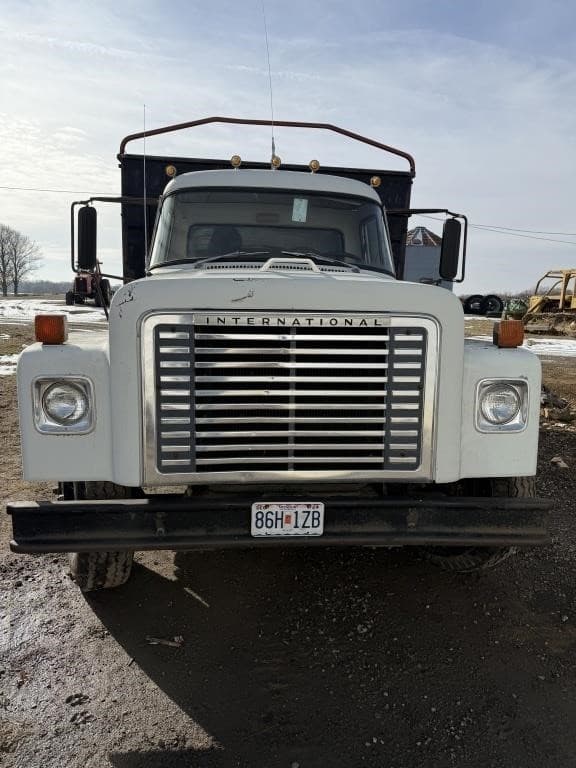 Image of International Loadstar 1600 equipment image 2