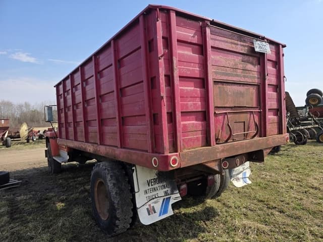 Image of International Loadstar 1800 equipment image 2