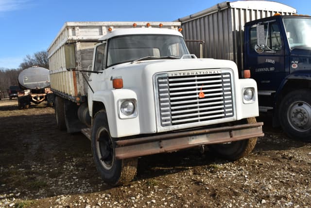 Image of International Loadstar 1600 equipment image 2