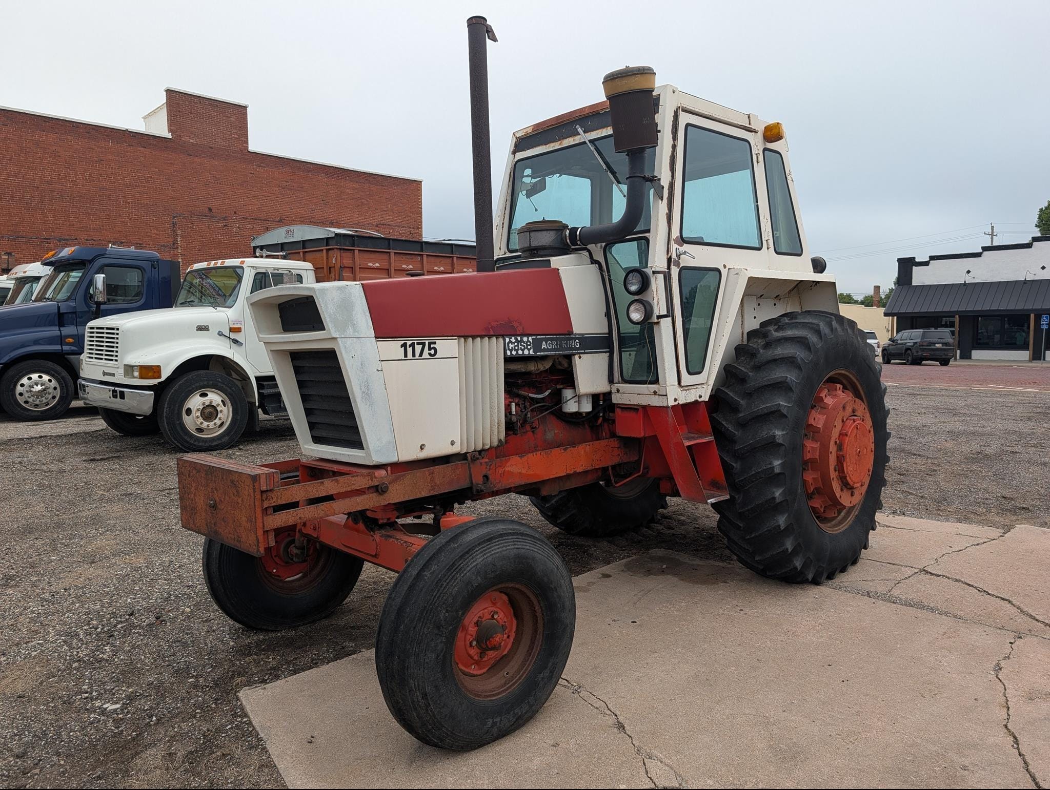 1975 J.I. Case 1175 Equipment Image0