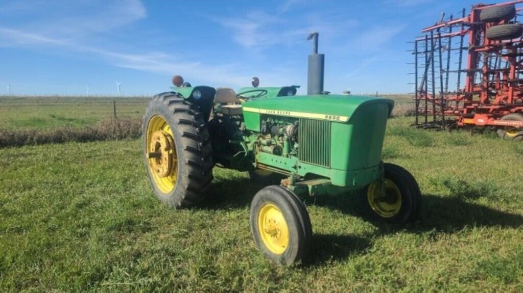 1975 John Deere 2630 Equipment Image0
