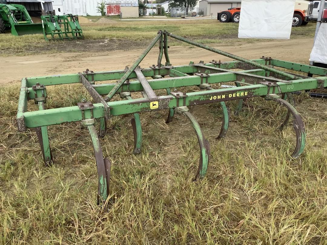 Image of John Deere 100 Image 1