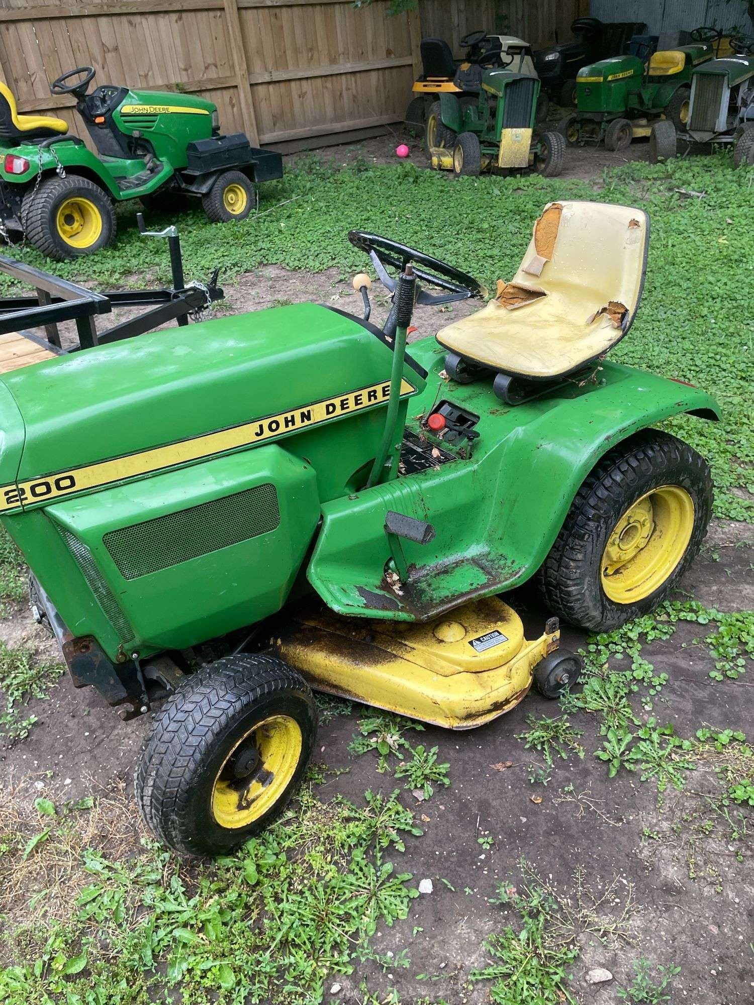 1975 John Deere 200 Equipment Image0