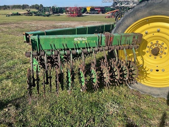 1975 John Deere 400 Equipment Image0