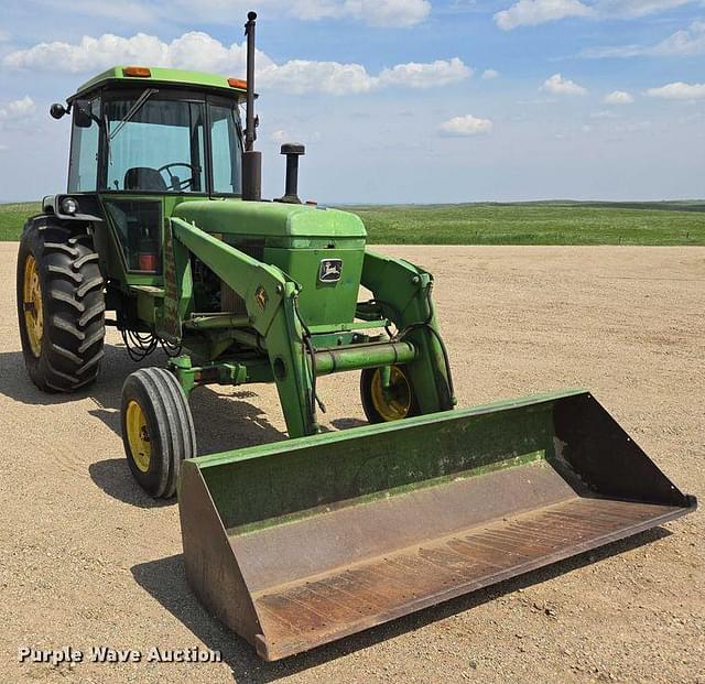 Image of John Deere 4030 equipment image 2