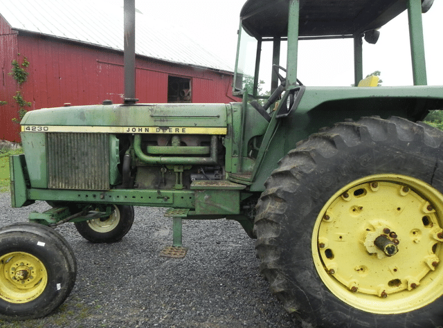 Image of John Deere 4230 equipment image 4