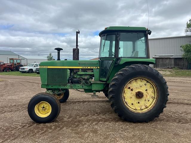 Image of John Deere 4230 equipment image 1